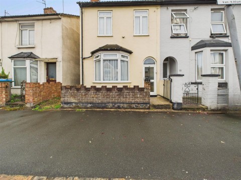 View Full Details for Bicester Road, Aylesbury, Buckinghamshire