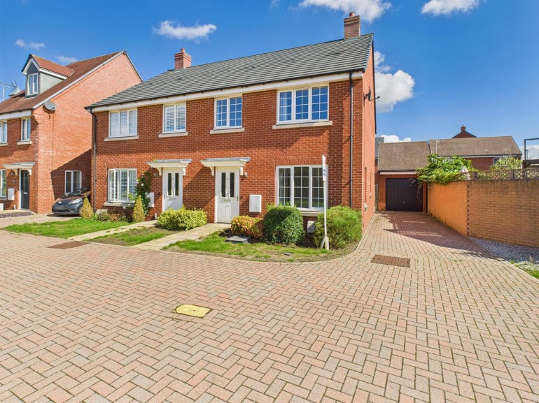 Moore Crescent, Berryfields, Aylesbury
