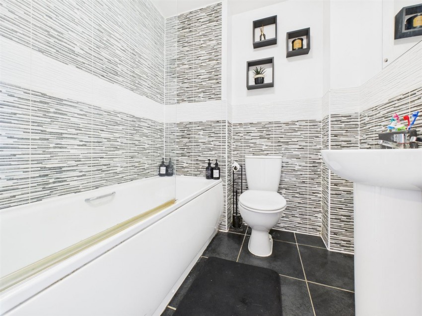 Images for Beeston Lane, Buckingham Park, Aylesbury