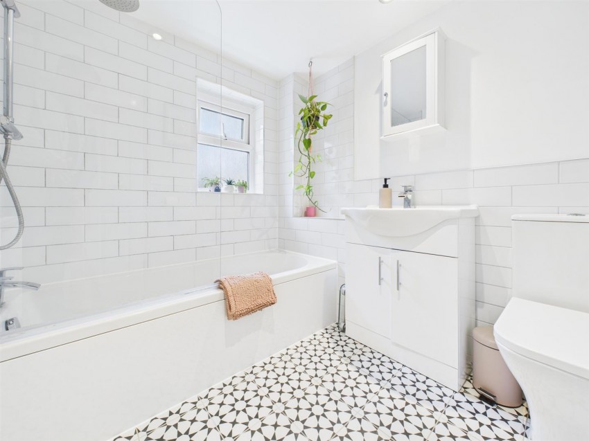 Images for Baker Street, Waddesdon, Aylesbury