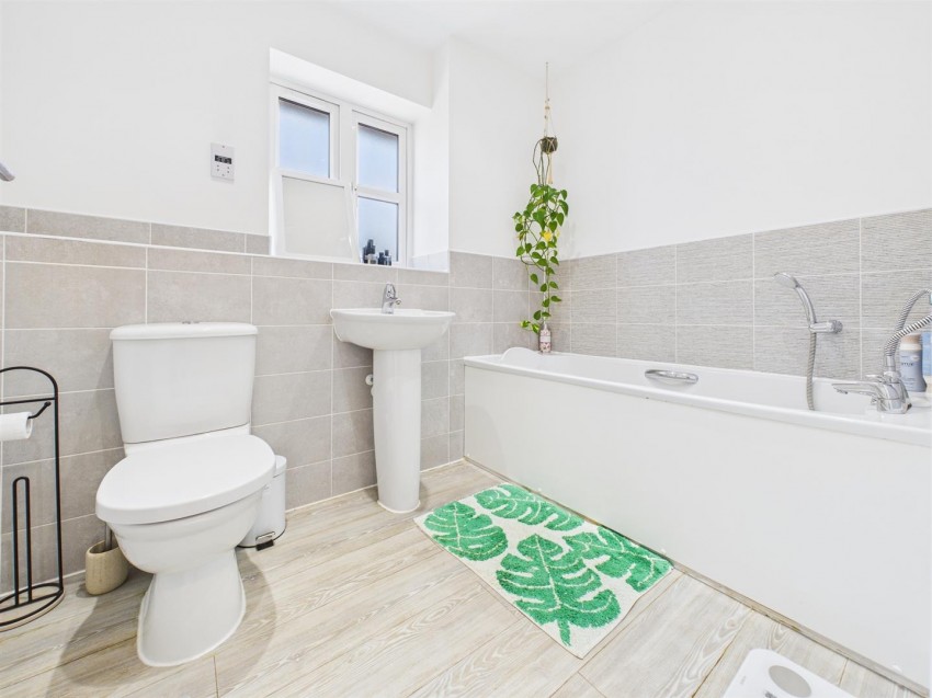 Images for Farleigh Drive, Berryfields, Aylesbury