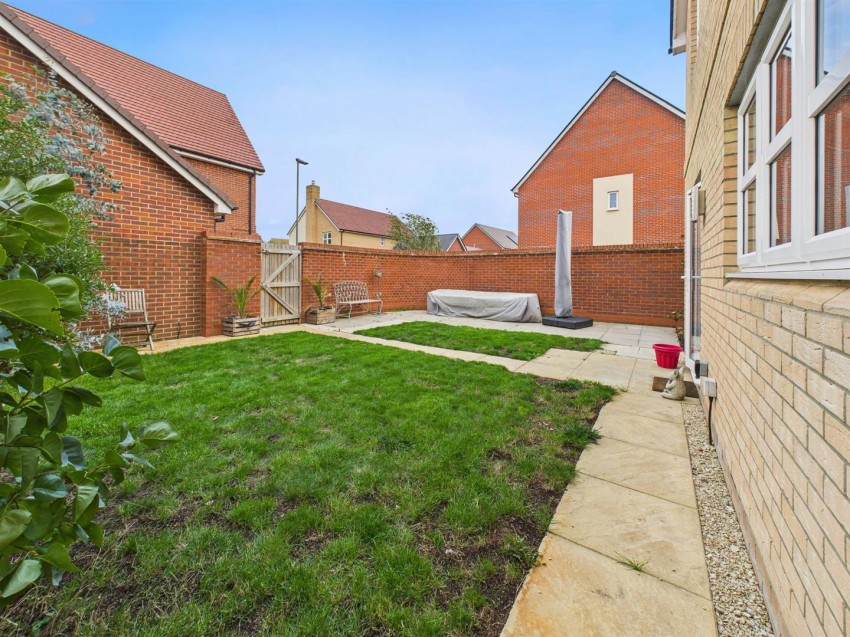 Images for Farleigh Drive, Berryfields, Aylesbury