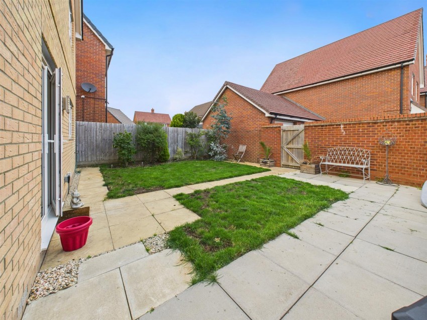 Images for Farleigh Drive, Berryfields, Aylesbury