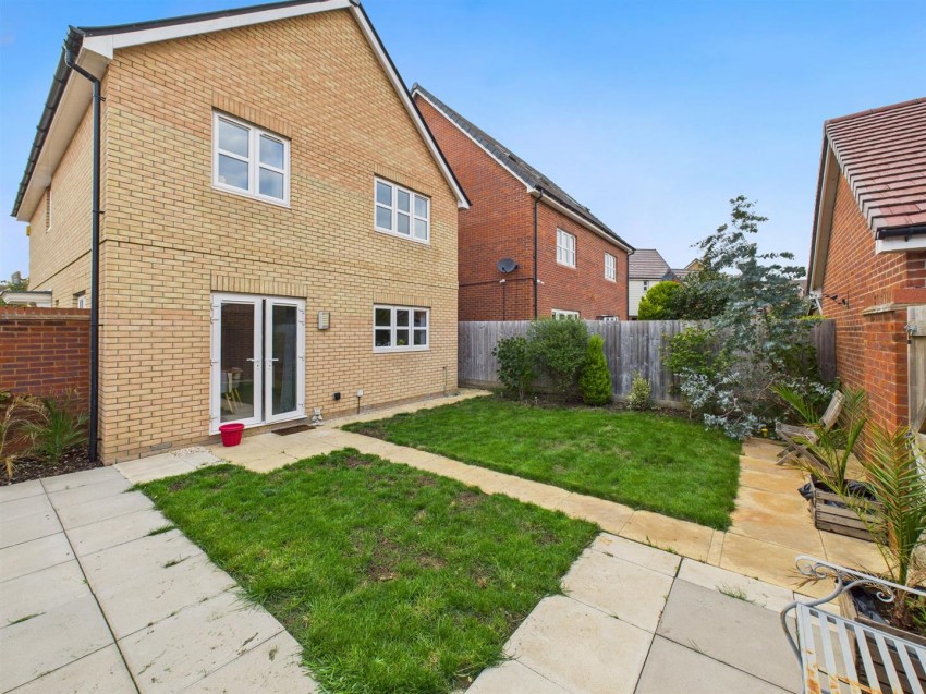 Images for Farleigh Drive, Berryfields, Aylesbury