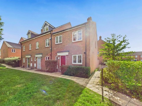 View Full Details for Chappell Close, Aylesbury, Buckinghamshire