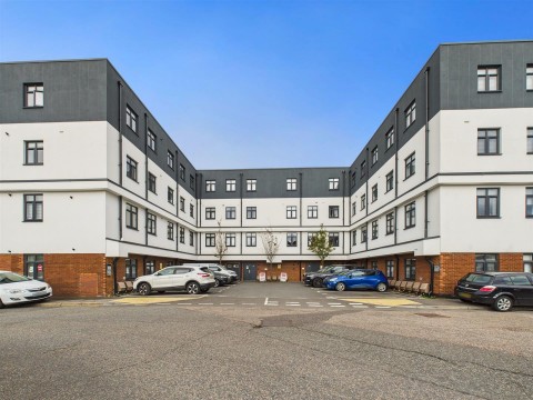 View Full Details for Cambridge Place, Aylesbury, Buckinghamshire