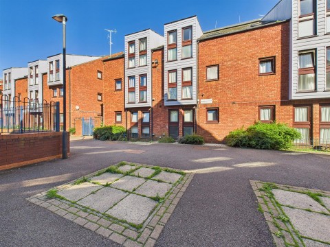 View Full Details for Wycliffe End, Aylesbury, Buckinghamshire