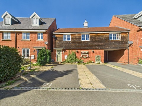 View Full Details for Paradise Orchard, Berryfields, Aylesbury