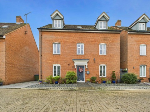 View Full Details for Tortoiseshell Road, Buckingham Park, Aylesbury