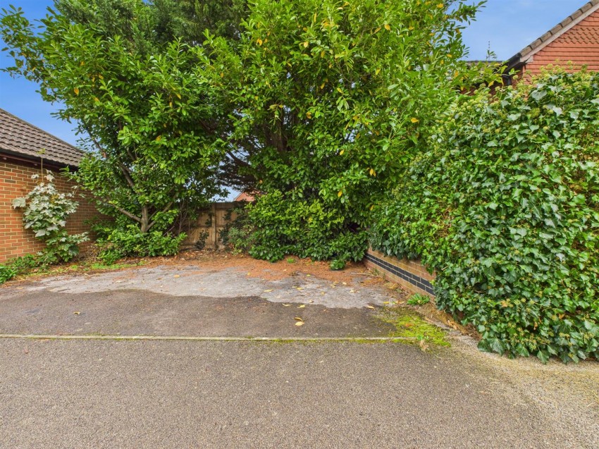 Images for Hillier Road, Hawkslade, Aylesbury