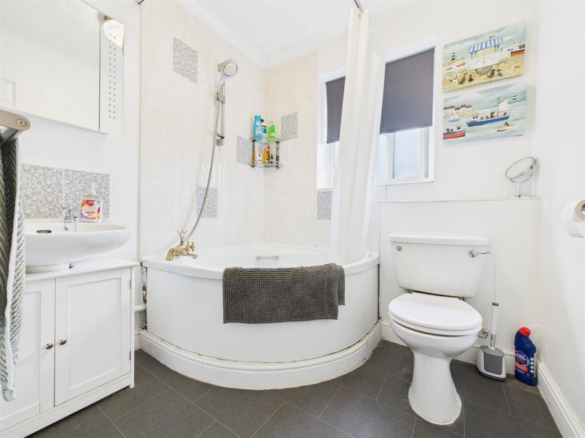 Images for Hillier Road, Hawkslade, Aylesbury