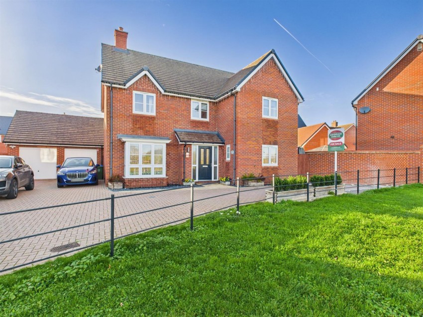 Images for D'arcy Close, Berryfields, Aylesbury