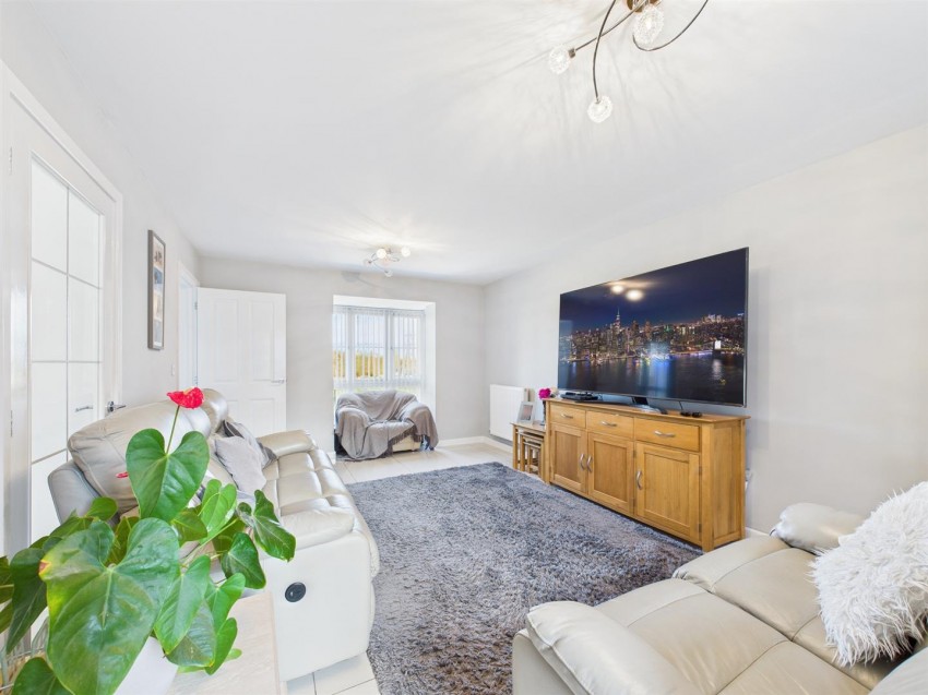 Images for D'arcy Close, Berryfields, Aylesbury