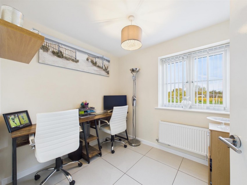 Images for D'arcy Close, Berryfields, Aylesbury