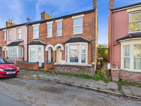 View Full Details for Queens Park, Aylesbury, Buckinghamshire