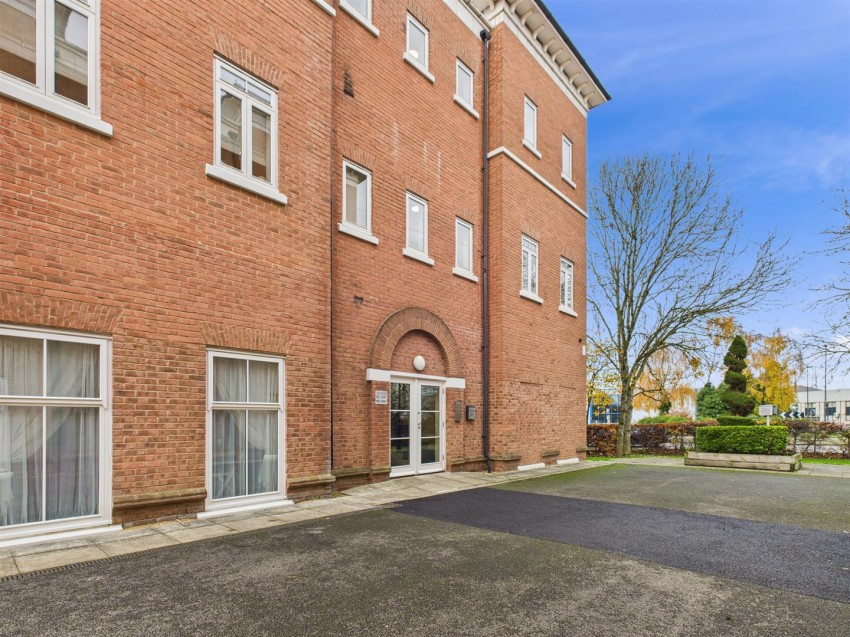 Images for Pine Street, Fairford Leys, Aylesbury