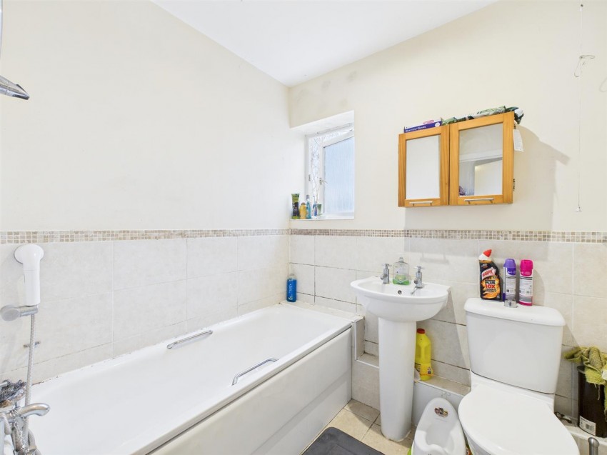 Images for Pine Street, Fairford Leys, Aylesbury