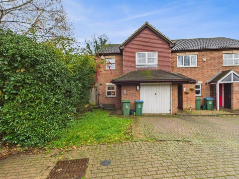 View Full Details for Beaconsfield Road, Aylesbury, Buckinghamshire