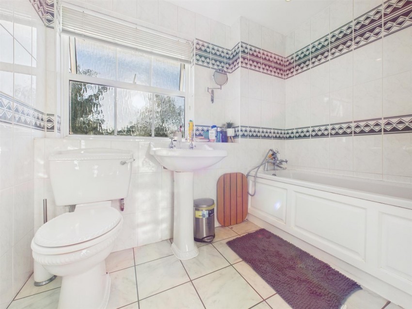 Images for Hales Croft, Stoke Grange, Aylesbury