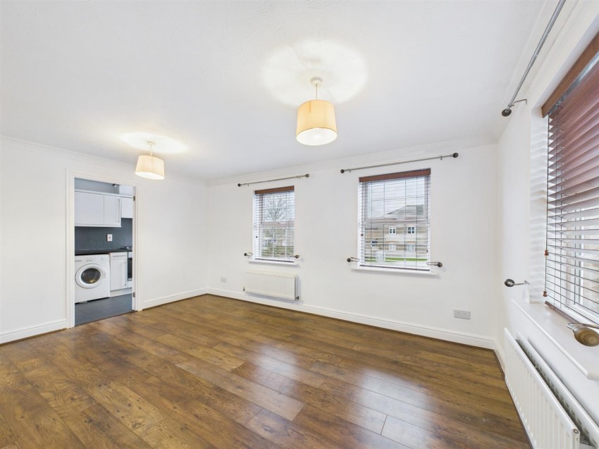 Images for Woodmans Croft, Fairford Leys, Aylesbury