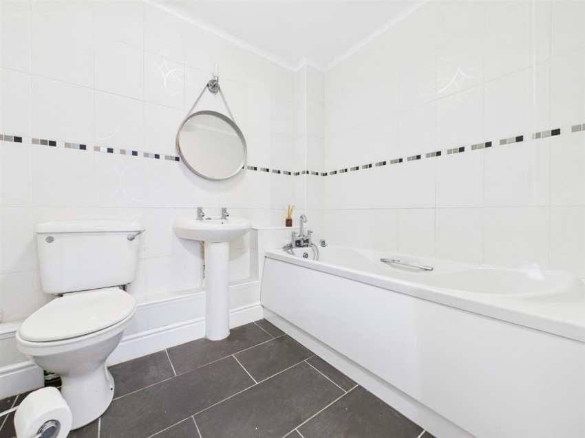 Images for Woodmans Croft, Fairford Leys, Aylesbury