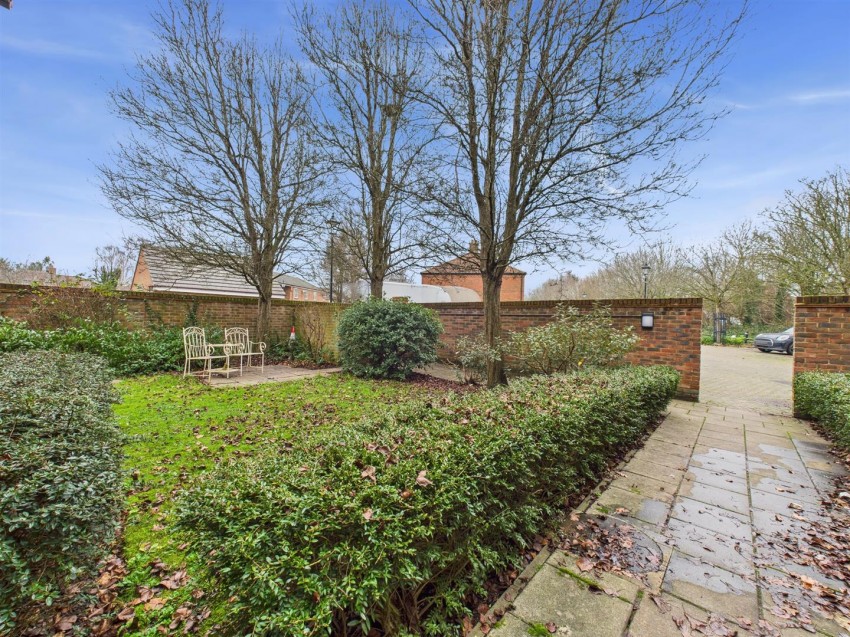 Images for Woodmans Croft, Fairford Leys, Aylesbury