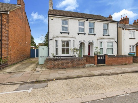 View Full Details for Buckingham Road, Aylesbury, Buckinghamshire