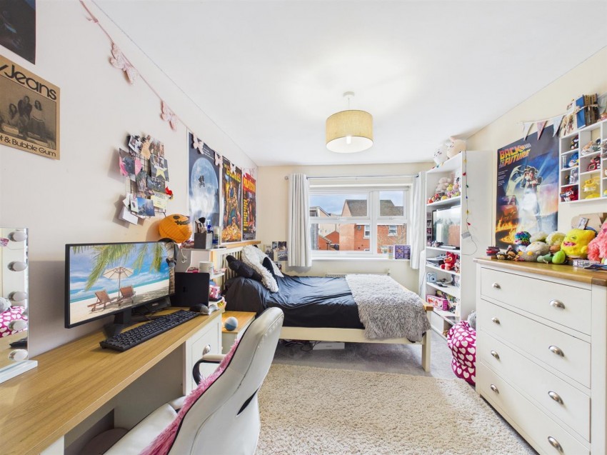 Images for Paradise Orchard, Berryfields, Aylesbury