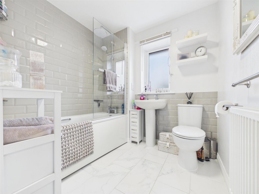 Images for Paradise Orchard, Berryfields, Aylesbury