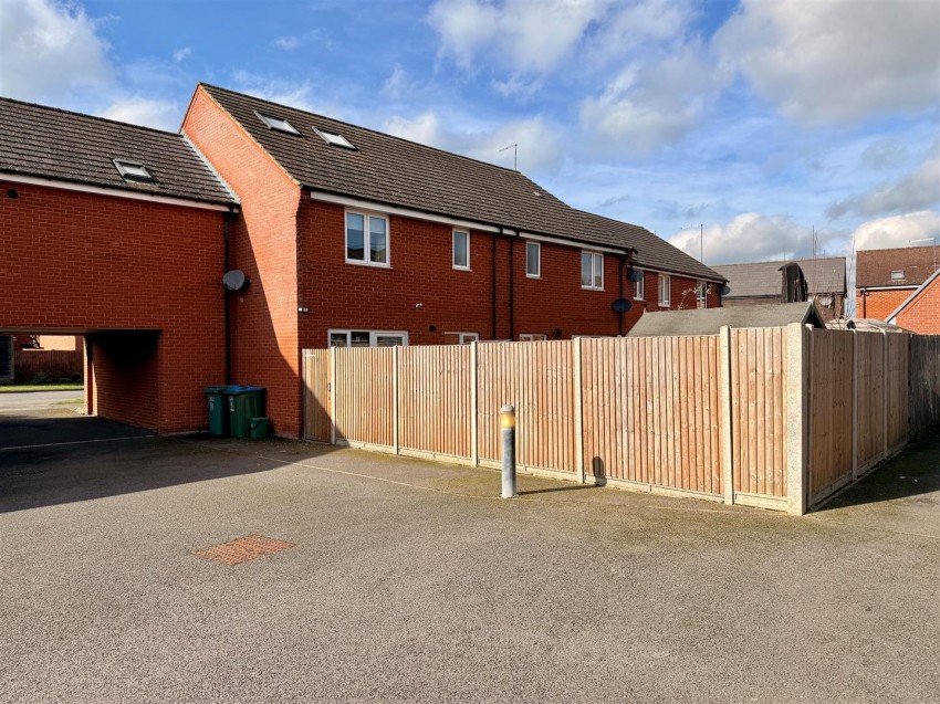 Images for Paradise Orchard, Berryfields, Aylesbury