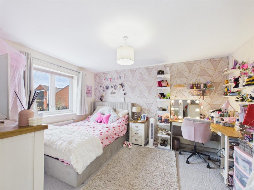 Images for Paradise Orchard, Berryfields, Aylesbury