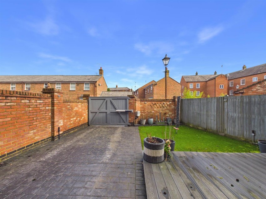 Images for Hampden Square, Fairford Leys, Aylesbury