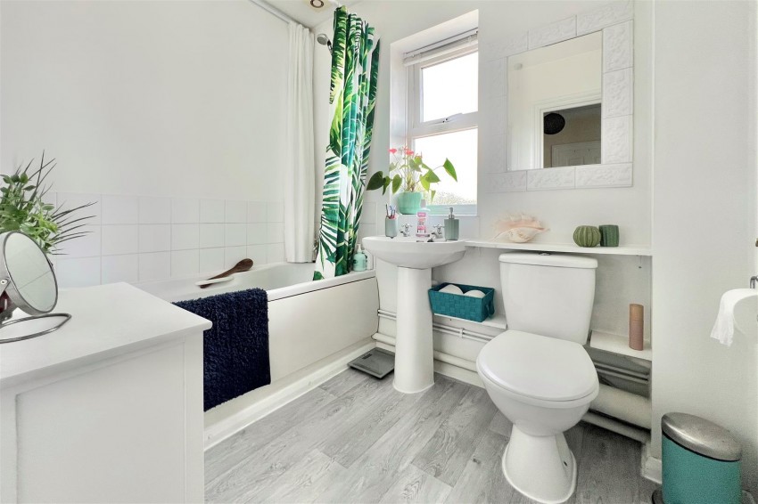 Images for Guillemot Way, Watermead, Buckinghamshire