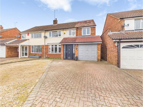 View Full Details for Queens Mead, Aylesbury, Buckinghamshire