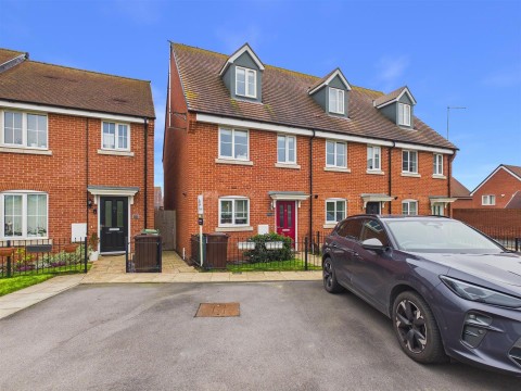 View Full Details for Glenton Green, Berryfields, Aylesbury
