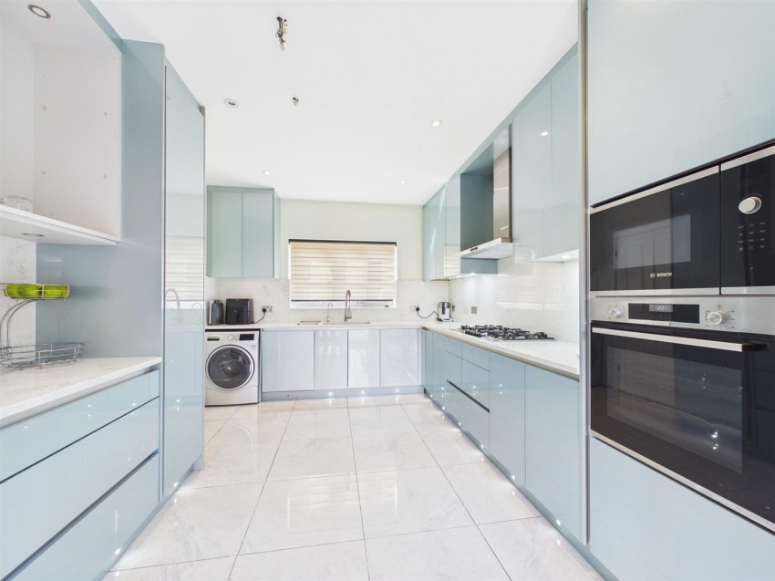 Images for Elize Close, Berryfields, Aylesbury
