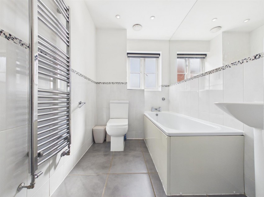 Images for Elize Close, Berryfields, Aylesbury