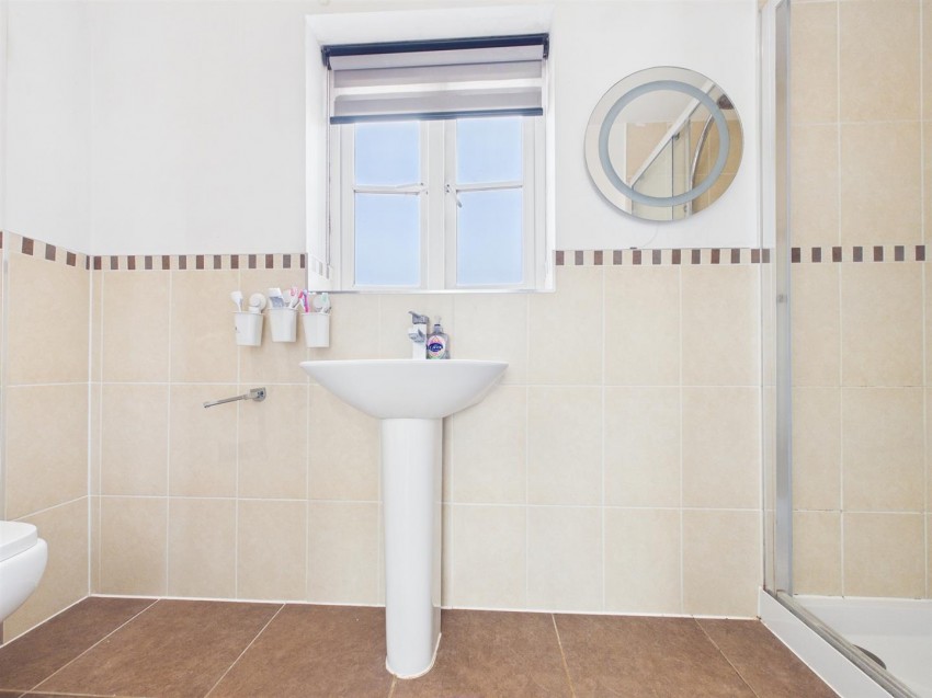 Images for Elize Close, Berryfields, Aylesbury