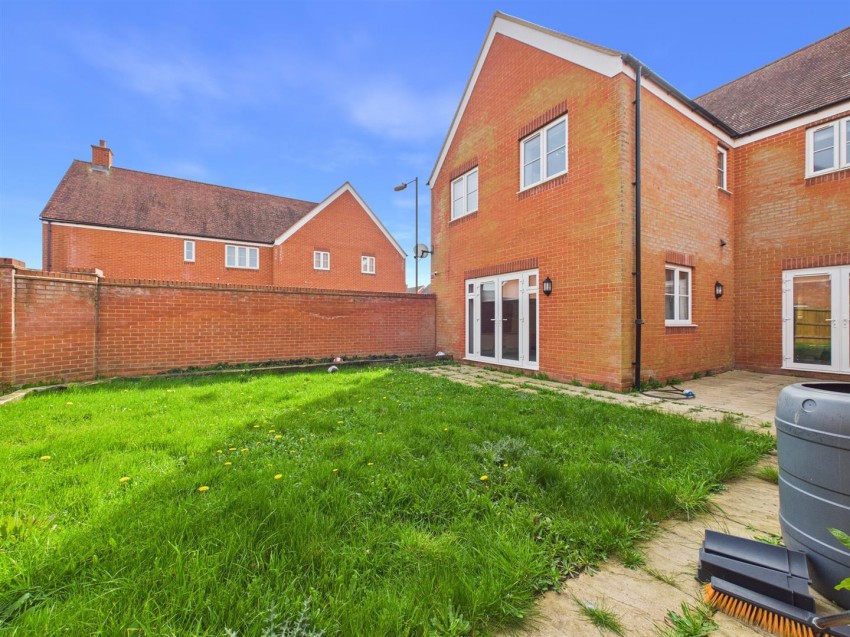 Images for Elize Close, Berryfields, Aylesbury