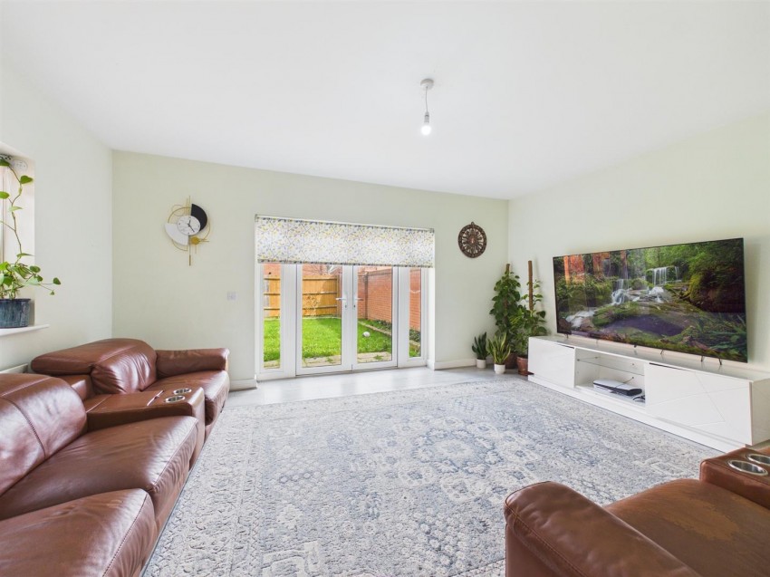 Images for Elize Close, Berryfields, Aylesbury