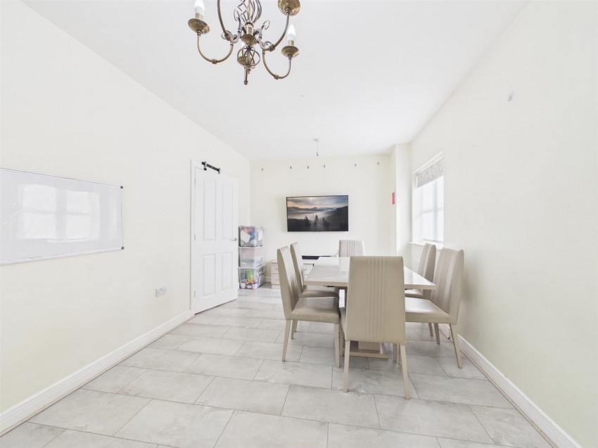 Images for Elize Close, Berryfields, Aylesbury