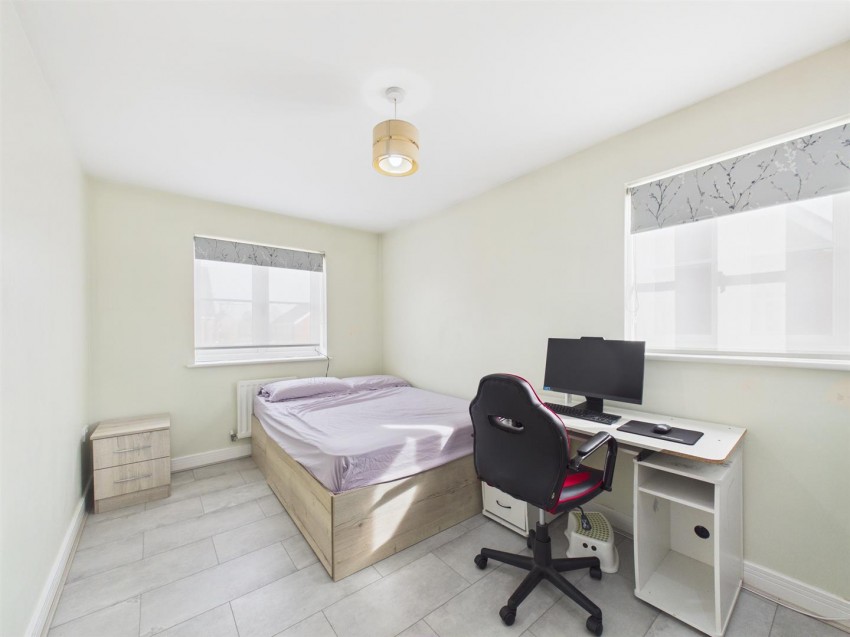 Images for Elize Close, Berryfields, Aylesbury