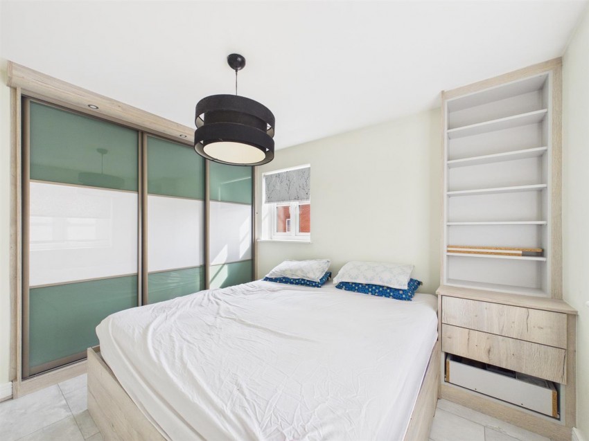 Images for Elize Close, Berryfields, Aylesbury