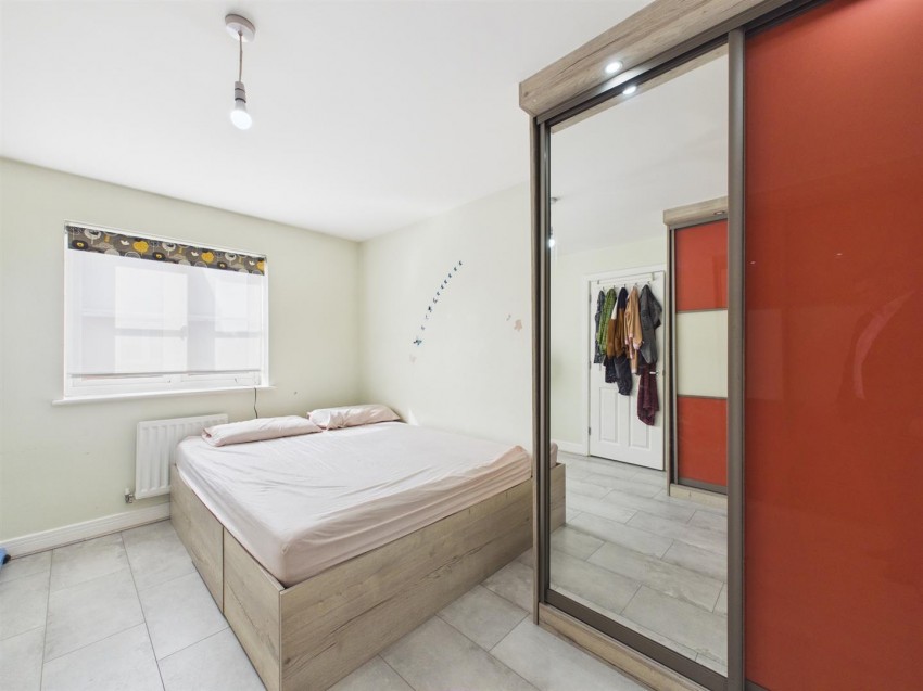 Images for Elize Close, Berryfields, Aylesbury