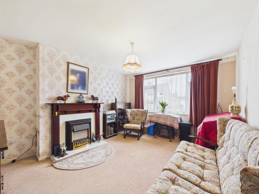 Images for Finmere Crescent, Bedgrove, Aylesbury