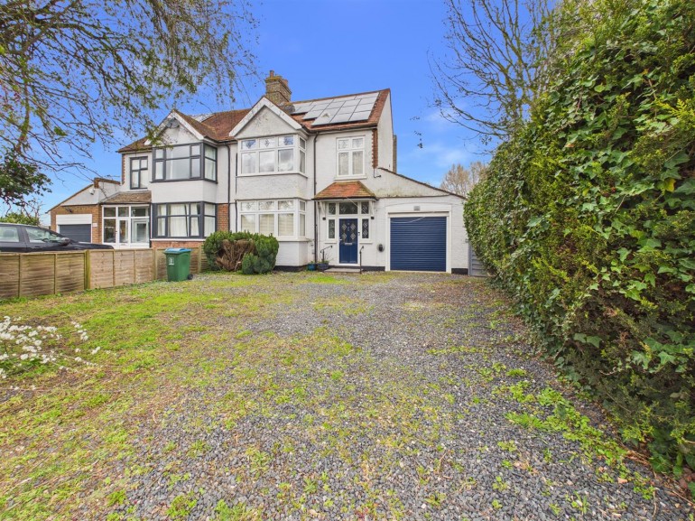 Aston Clinton Road, Weston Turville, Aylesbury