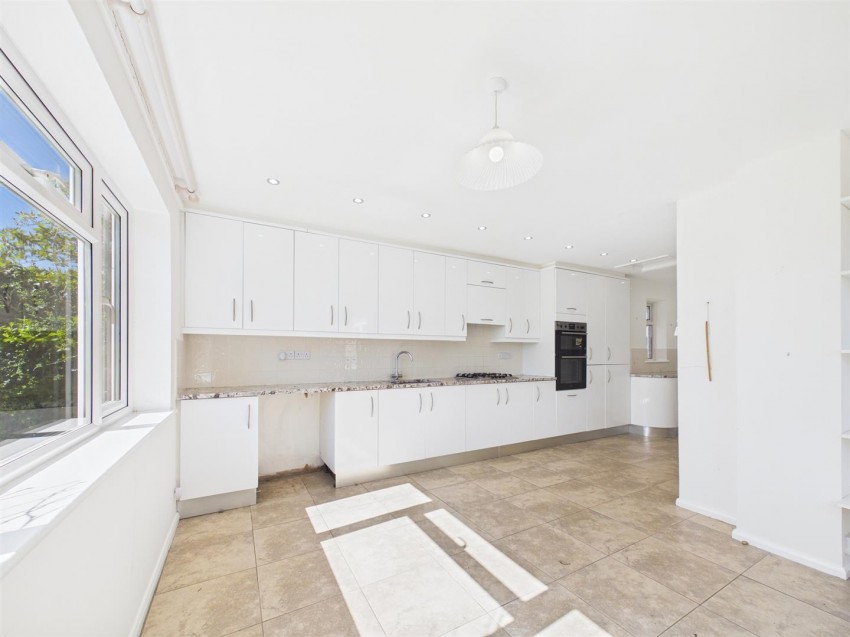 Images for Bernard Close, Cuddington, Aylesbury