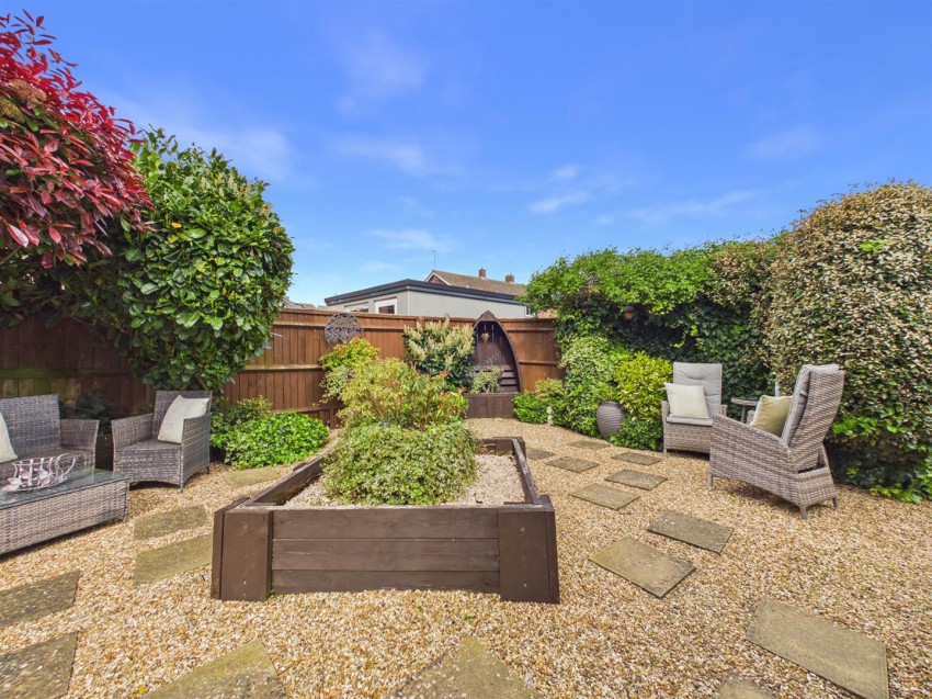 Images for Radnor End, Elmhurst, Aylesbury