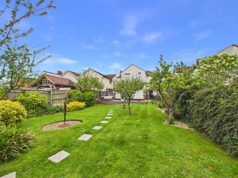 View Full Details for Manor Road, Aylesbury, Buckinghamshire