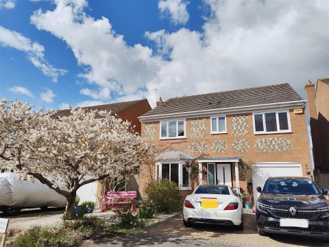 View Full Details for Kestrel Way, Watermead, Aylesbury